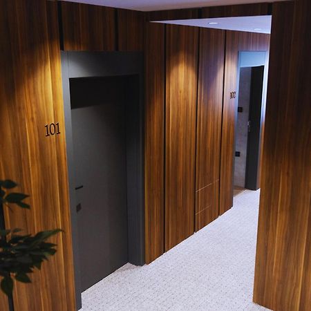 Hotel Solo 127 Призрен Экстерьер фото