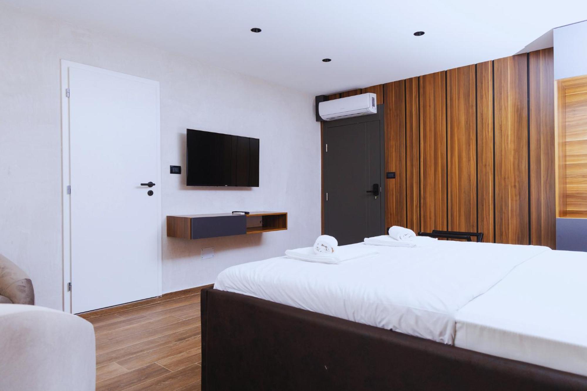 Hotel Solo 127 Призрен Экстерьер фото